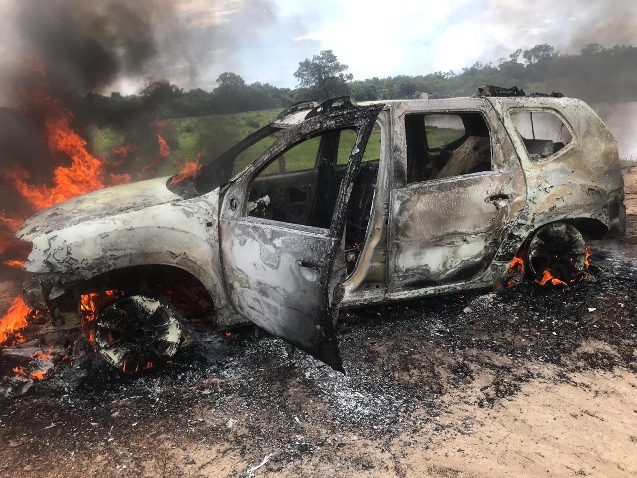 Bando Assalta Carro Forte Na Br Usa Explosivos E Foge Veja Fotos