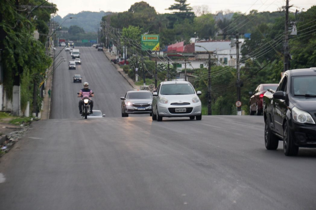 Prefeitura finaliza revitalização asfáltica da avenida Professor Nilton