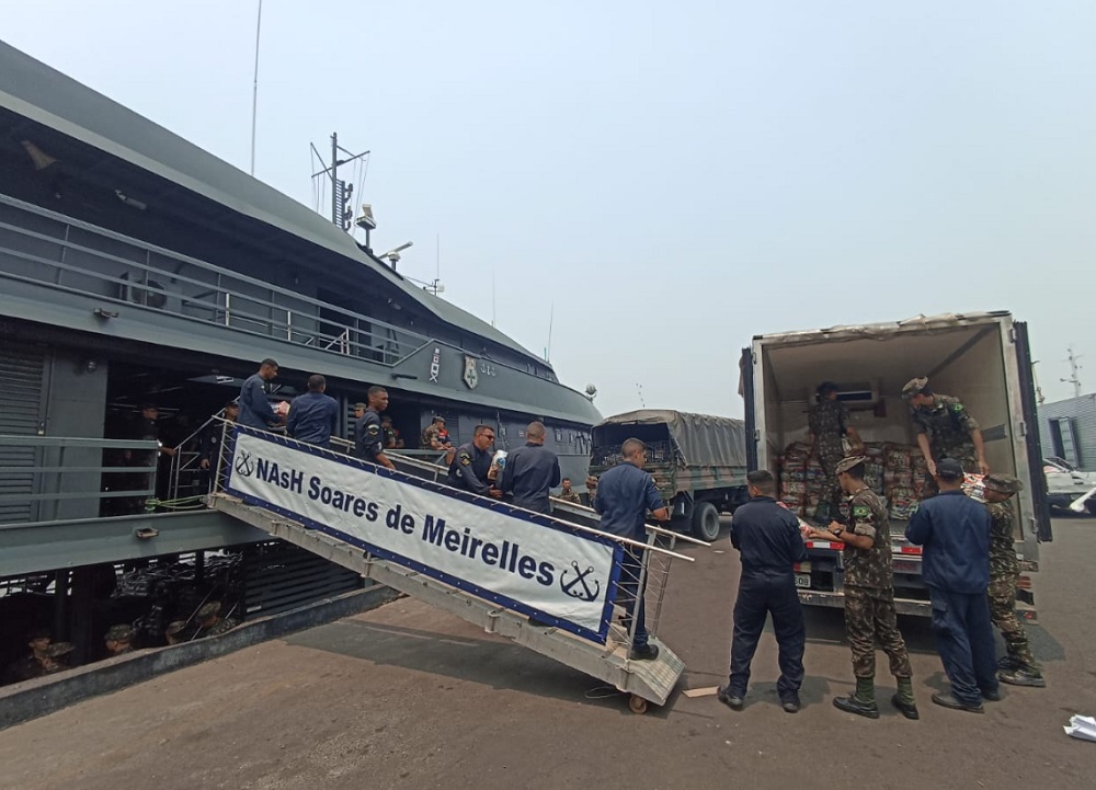 Navio Da Marinha Recebe Cestas B Sicas E Gua Mineral Para Cidades