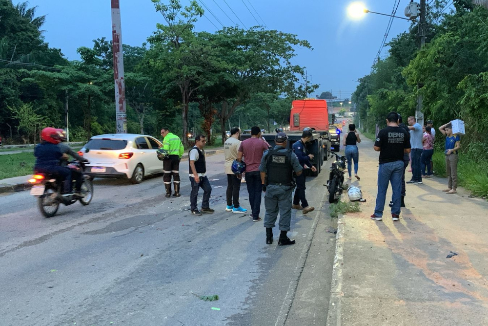 Motociclista Morre Ao Ser Esmagado Por Carreta No Aleixo Portal Do