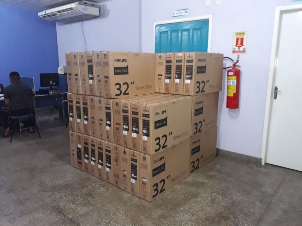 Aparelhos de TV furtados encontrados em loja Aparelhos de TV furtados encontrados em loja