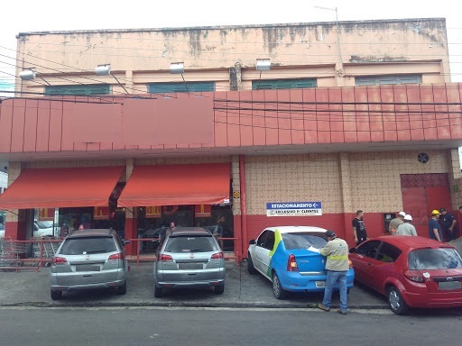Supermercado fazendo 'gato' de energia