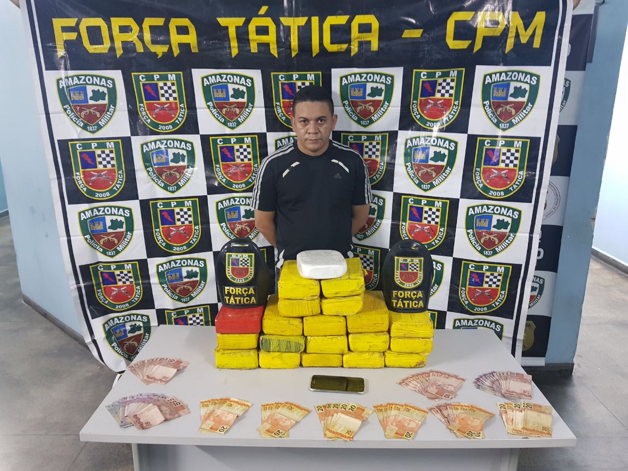 Alexandre usou aplicativo para fazer transporte de drogas.