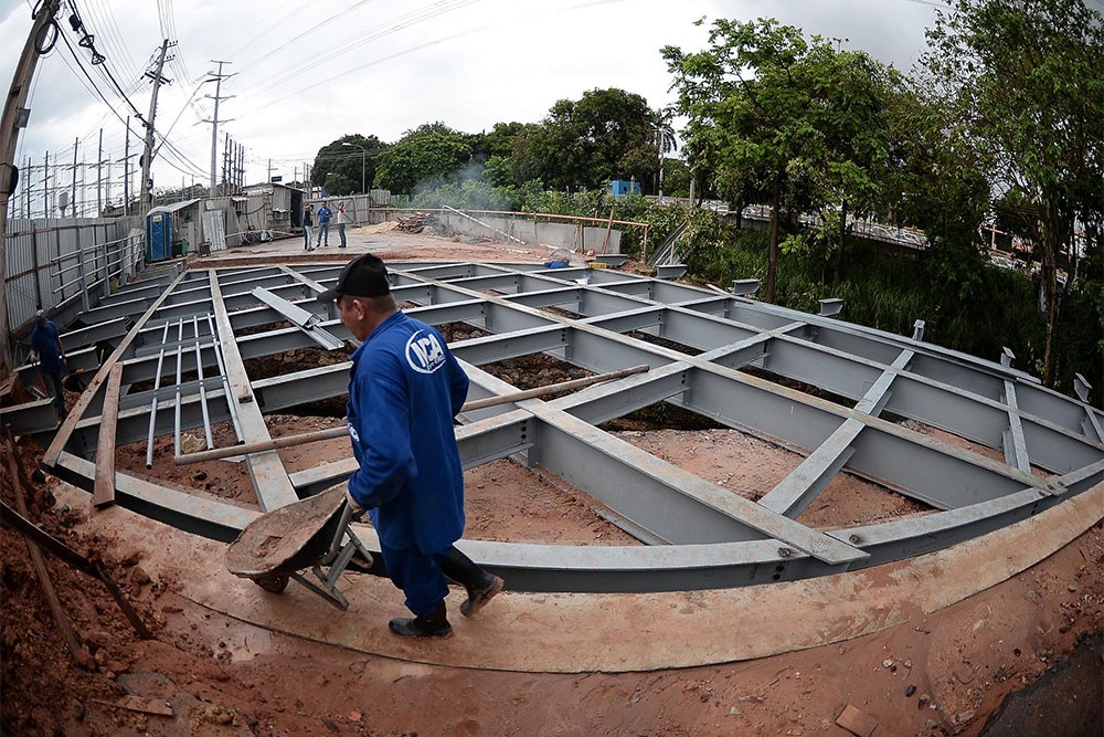 Prefeitura inicia desmontagem da ponte provisória da avenida Brasil Prefeitura inicia desmontagem da ponte provisória da avenida Brasil