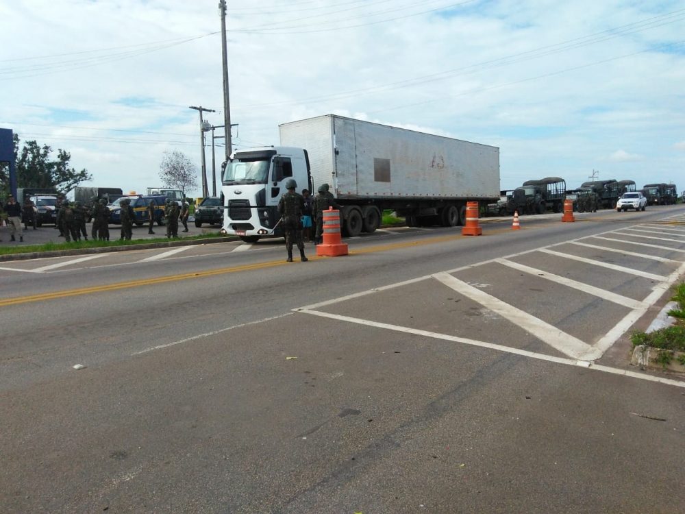 Trechos da BR-174 ocupados por caminhoneiros Trechos da BR-174 ocupados por caminhoneiros