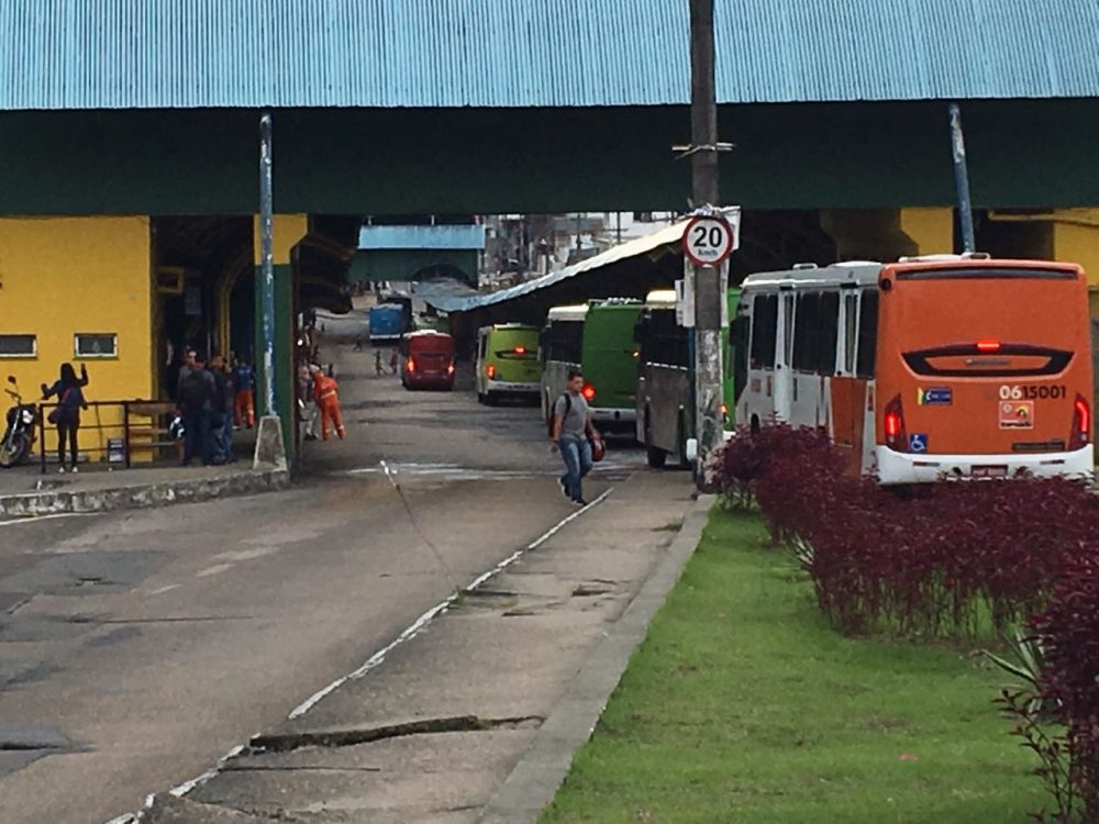 &Ocirc;nibus bloquearam Terminal 1, em protesto dos rodovi&aacute;rios