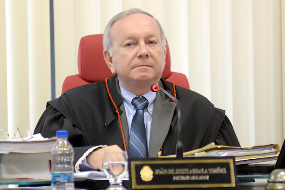 ENTREVISTA João Simões ENTREVISTA João Simões