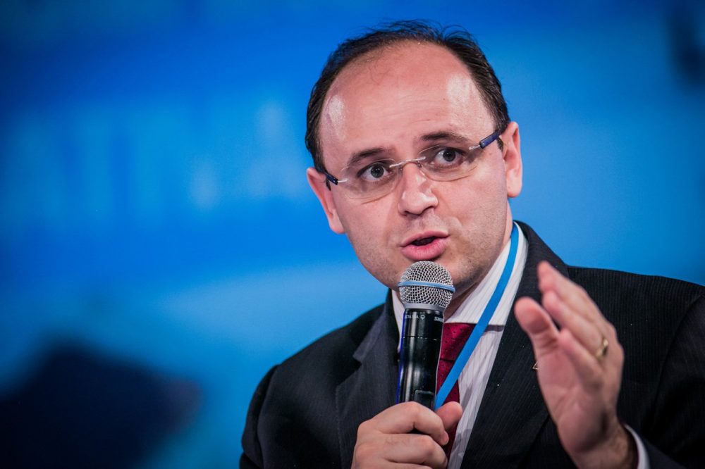 Ex-secretário da Seduc e atua gestor no governo Doria, Rossieli é internado com Covid na UTI Ex-secretário da Seduc e atua gestor no governo Doria, Rossieli é internado com Covid na UTI