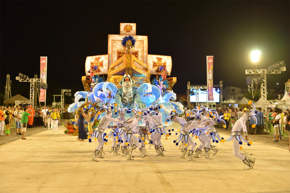 Desfile de escolas de samba no Carnaval de Manaus Desfile de escolas de samba no Carnaval de Manaus