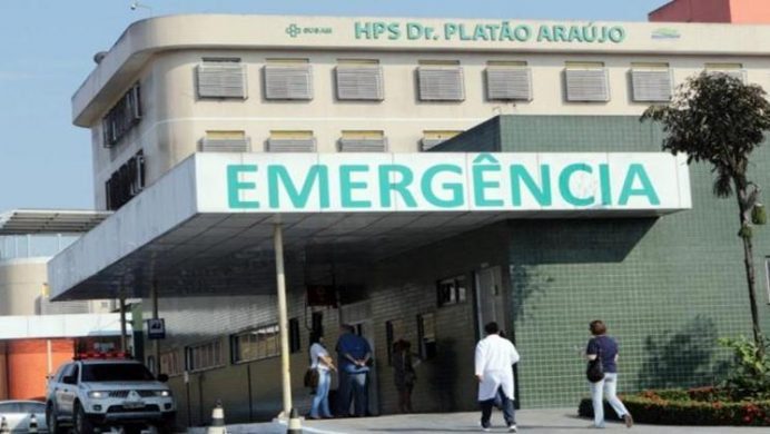 Após discussão, motorista é baleado no peito e levado grave para Platão Araújo Após discussão, motorista é baleado no peito e levado grave para Platão Araújo