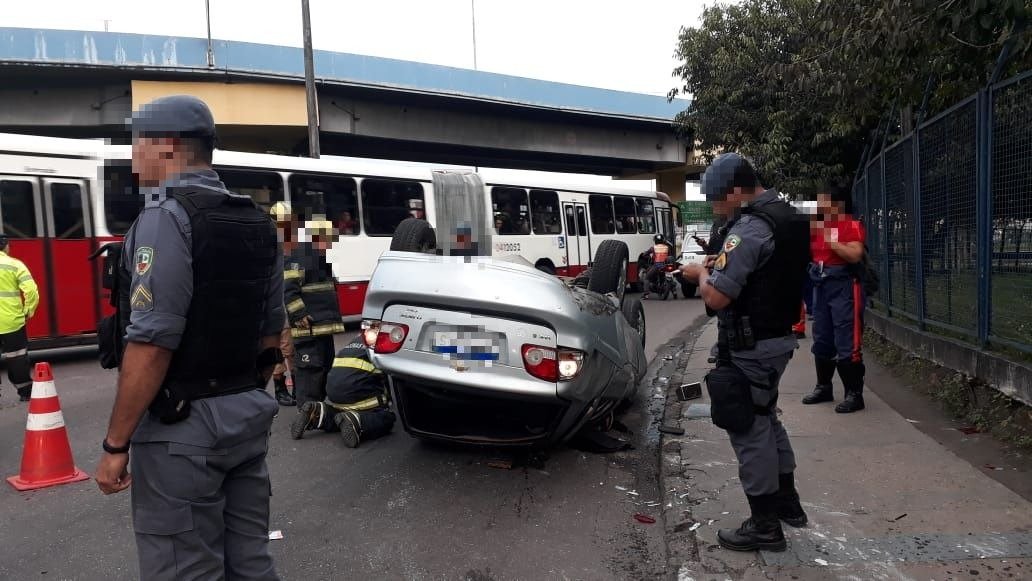 homem ferido capotamento homem ferido capotamento