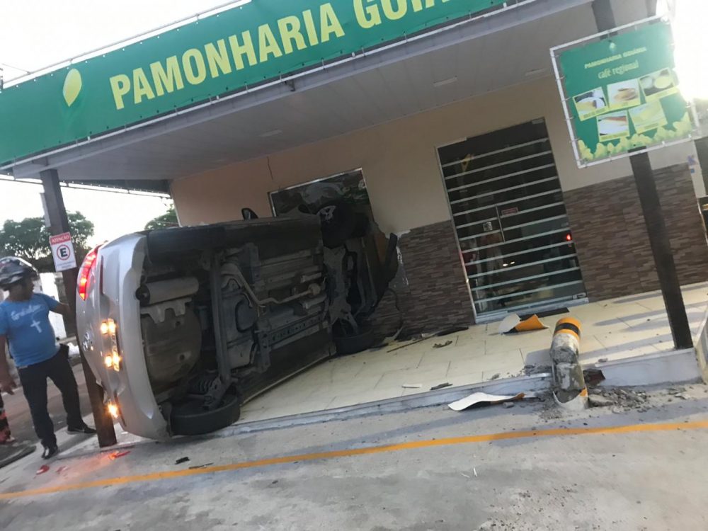mulher embriaguez capota carro pamonharia mulher embriaguez capota carro pamonharia