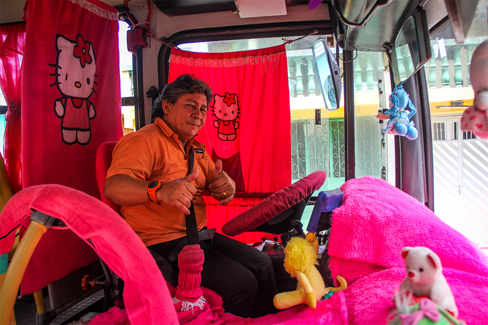 Ônibus personalizado em homenagem às mães Ônibus personalizado em homenagem às mães