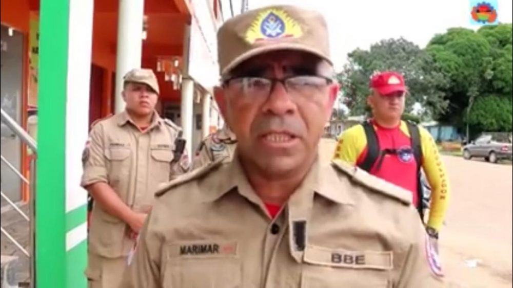 Capitão Marimar informa que buscas seguem teoria de passageiros terem pulado da aeronave antes do impacto