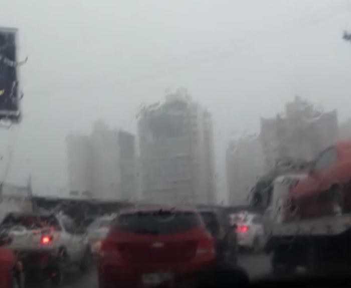 Previs&atilde;o &eacute; de mais chuva em Manaus neste domingo e segunda