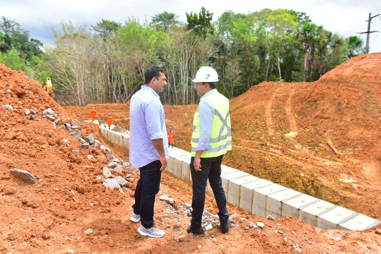 Wilson Lima assina ordem de serviço e vistoria obras na Região Metropolitana Wilson Lima assina ordem de serviço e vistoria obras na Região Metropolitana