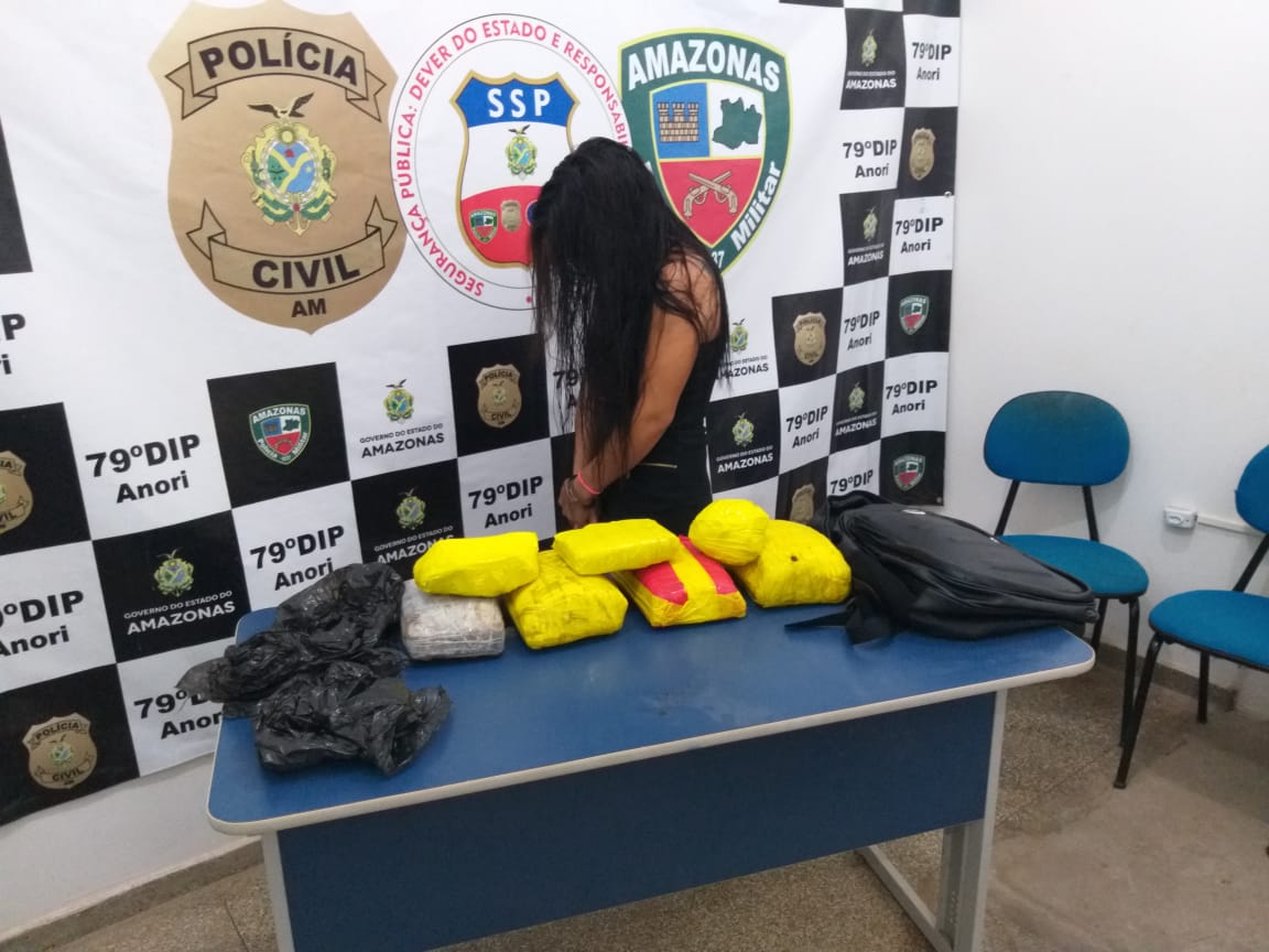 Mulher é presa em hotel de Anori com 8kg de drogas Mulher é presa em hotel de Anori com 8kg de drogas
