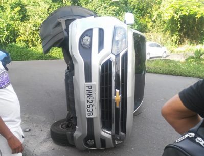 Dupla &eacute; detida ap&oacute;s capotar picape S10 roubada na zona Leste
