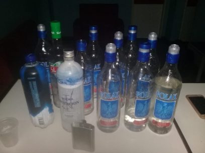 FESTA Grupo é preso em festa regada a bebidas e menores em Tefé FESTA Grupo é preso em festa regada a bebidas e menores em Tefé