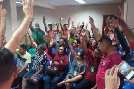 Rodoviários anunciam nova paralisação para sexta e cobram aumento de 5% Rodoviários anunciam nova paralisação para sexta e cobram aumento de 5%