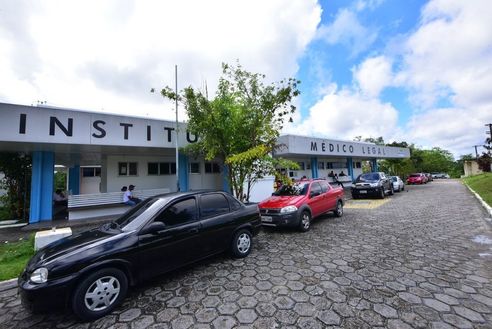 Homem é arrancado de casa e espancado até a morte na zona Leste Homem é arrancado de casa e espancado até a morte na zona Leste