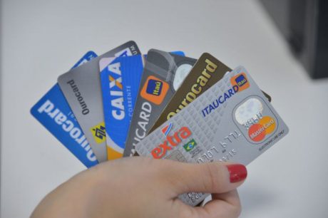 Clientes de baixa renda s&atilde;o os que mais reestruturam d&iacute;vidas de cart&atilde;o
