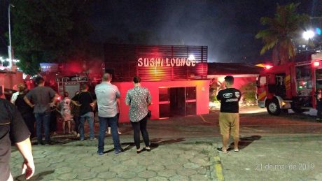 Princípio de incêndio assusta clientes de restaurante de sushi na Ponta Negra Princípio de incêndio assusta clientes de restaurante de sushi na Ponta Negra
