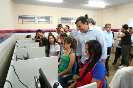Governador lan&ccedil;a 'Amazonas Presente' e monta gabinete provis&oacute;rio em Parintins