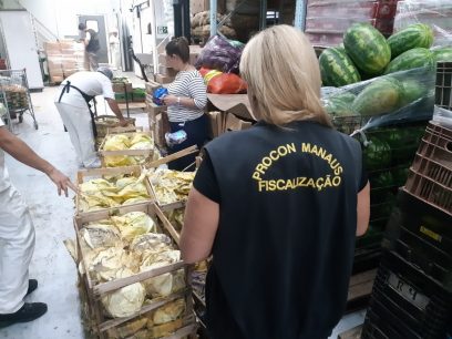 1 tonelada de alimentos impróprios para consumo é apreendida em supermercados 1 tonelada de alimentos impróprios para consumo é apreendida em supermercados