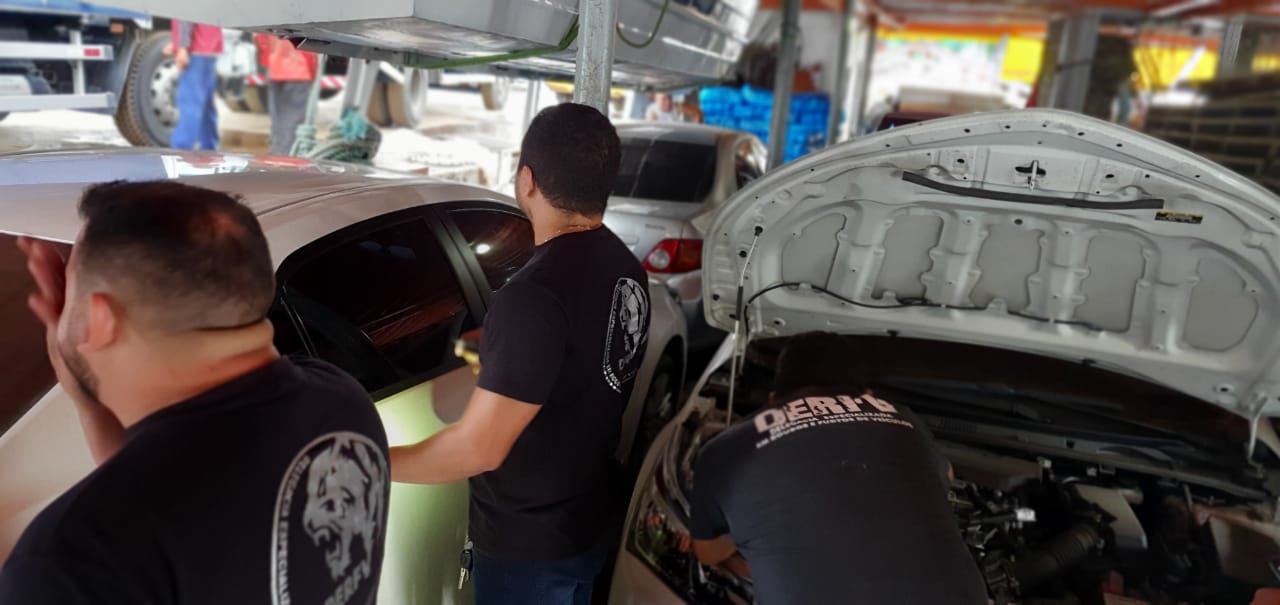 Polícia vasculha portos e cidades do interior Polícia vasculha portos e cidades do interior