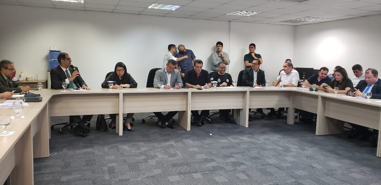 Governo do AM monta gabinete de crise do sistema prisional Governo do AM monta gabinete de crise do sistema prisional