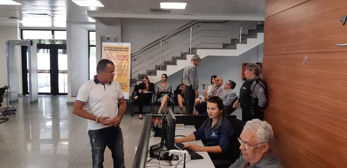 Greve dos rodoviários é suspensa após reunião na Justiça do Trabalho Greve dos rodoviários é suspensa após reunião na Justiça do Trabalho