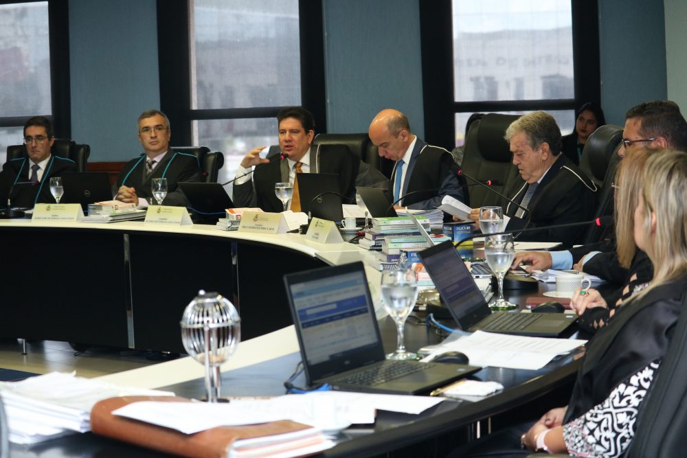 Mortes em pres&iacute;dios repercutem no TCE-AM e tribunal notifica governo