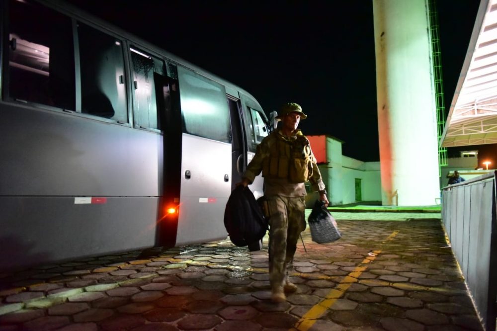 Mais 73 homens da Força de Intervenção chegam a Manaus Mais 73 homens da Força de Intervenção chegam a Manaus