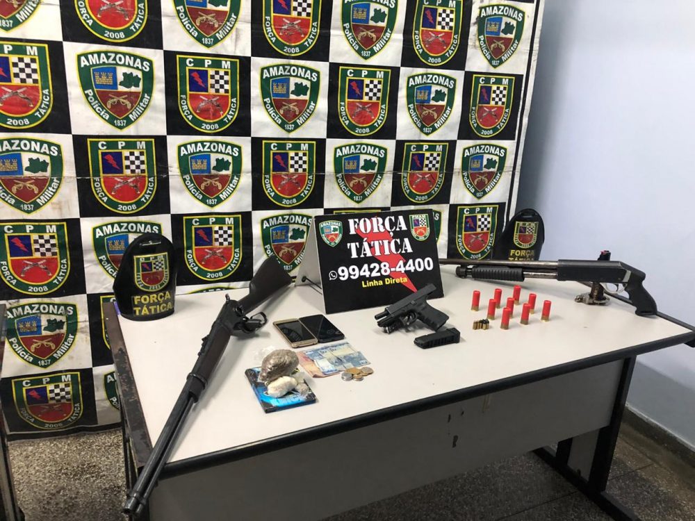 Dupla é presa com armas no Alfredo Nascimento; um usa tornozeleira Dupla é presa com armas no Alfredo Nascimento; um usa tornozeleira