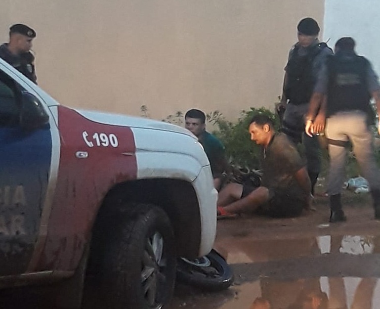 Suspeito de ser l&iacute;der de fac&ccedil;&atilde;o e comparsa s&atilde;o presos com rev&oacute;lver em Itacoatiara