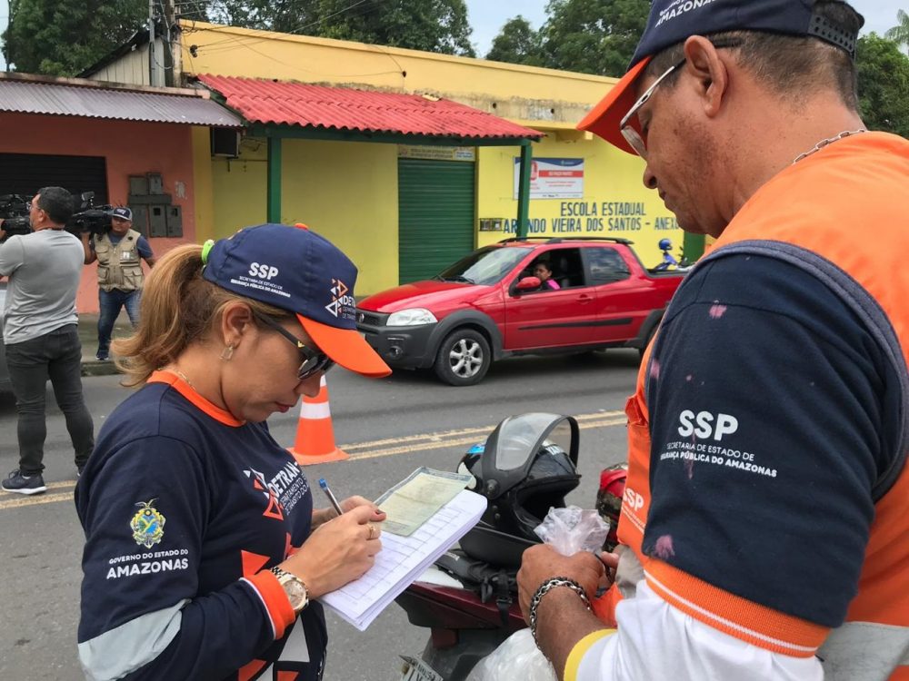 DOBROU Motoristas flagrados alcoolizados tem aumento de 144,18%