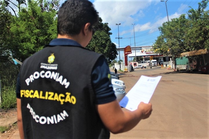 Procon notifica refinarias por n&atilde;o repassarem a postos redu&ccedil;&atilde;o do diesel e da gasolina