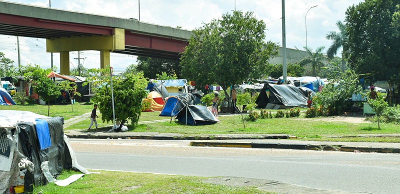 MP quer atendimento a venezuelanos acampados perto da rodovi&aacute;ria
