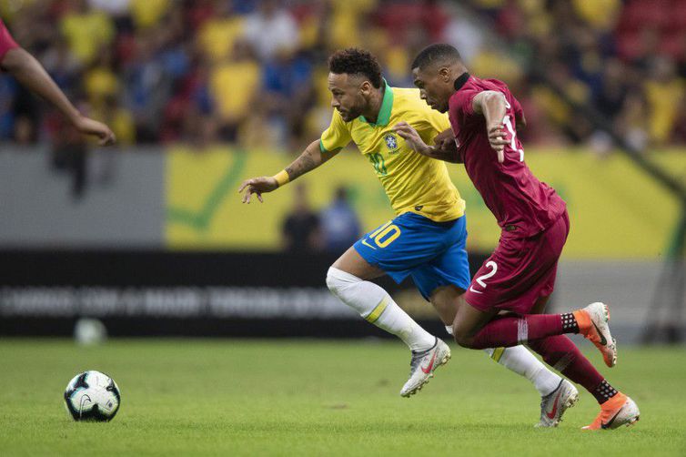 Entorse no tornozelo tira Neymar da Copa Am&eacute;rica