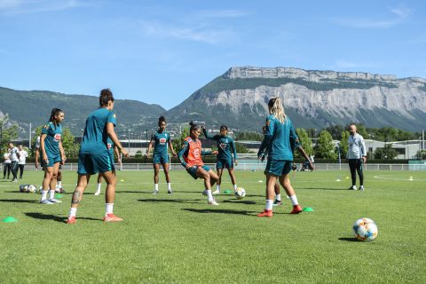 Seleção feminina treina nos EUA para reencontro com donas da casa