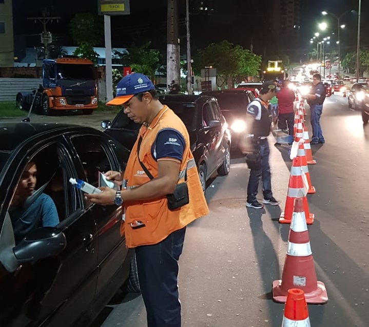 Mais de 40 condutores flagrados dirigindo embriagados no fim de semana Mais de 40 condutores flagrados dirigindo embriagados no fim de semana