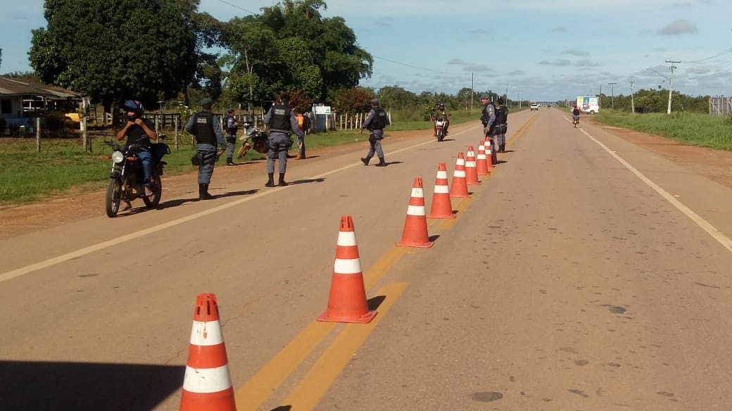 PM prende 15 pessoas e apreende cerca de 7 quilos de drogas no interior PM prende 15 pessoas e apreende cerca de 7 quilos de drogas no interior