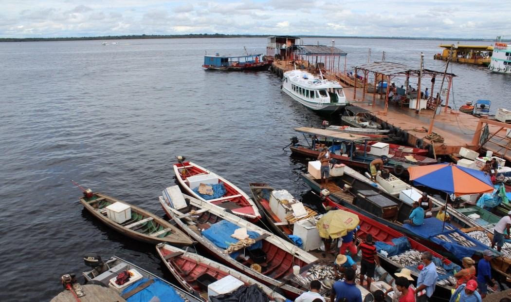 Fugindo da polícia, homem pula no rio na Manaus Moderna e morre afogado Fugindo da polícia, homem pula no rio na Manaus Moderna e morre afogado