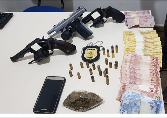 Grupo é preso com armas, munições e drogas em Presidente Figueiredo Grupo é preso com armas, munições e drogas em Presidente Figueiredo