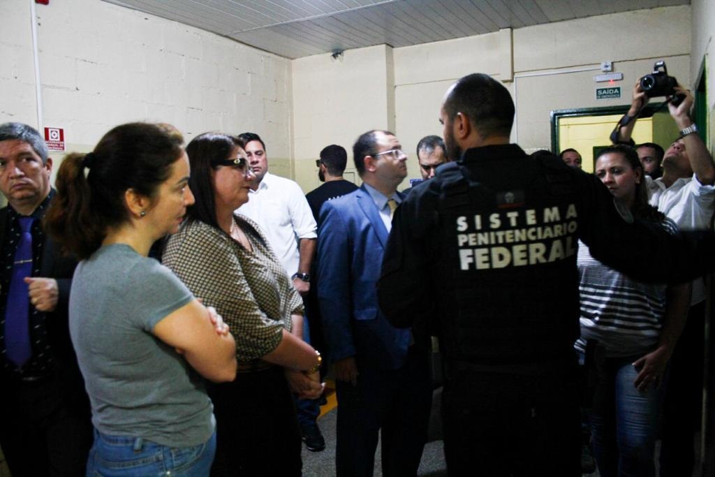 Ipat desativa celas por vazamento e coloca o dobro de presos nas que restaram Ipat desativa celas por vazamento e coloca o dobro de presos nas que restaram