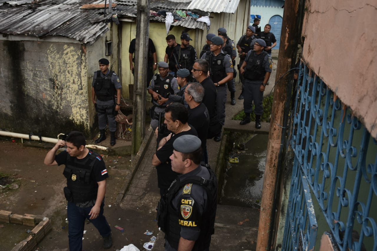Operação 'Imperium' ocupa 12 bairros no combate ao tráfico e prende 18. Veja fotos Operação 'Imperium' ocupa 12 bairros no combate ao tráfico e prende 18. Veja fotos