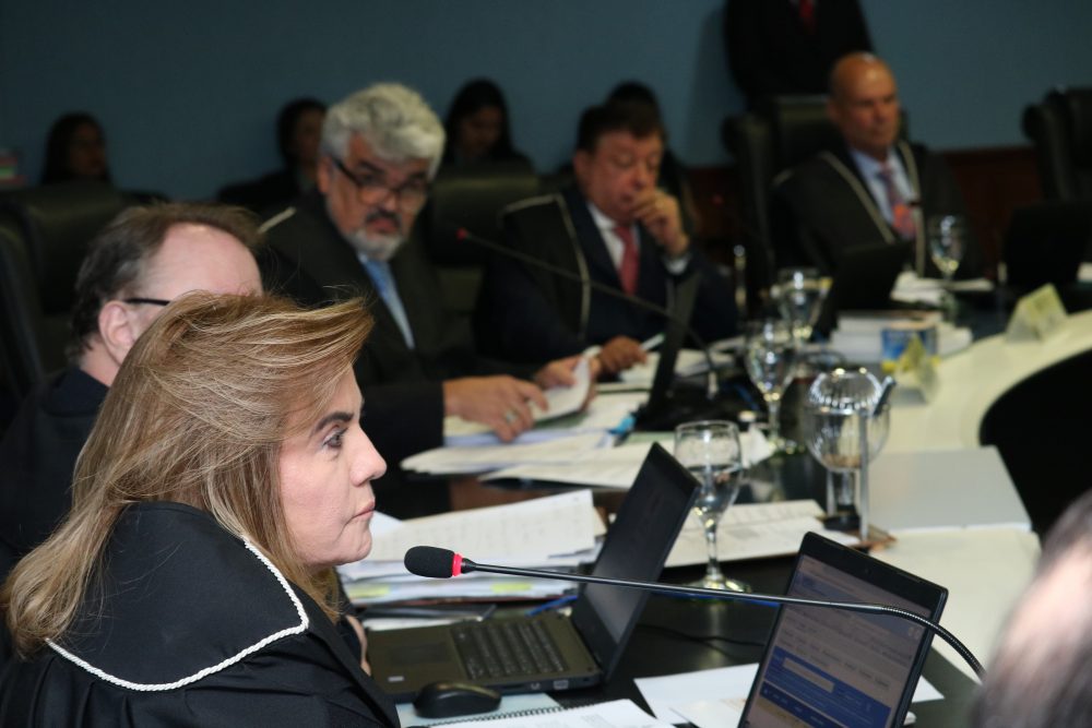 Presidente do TCE notifica governo para ajustar gastos al&eacute;m do limite