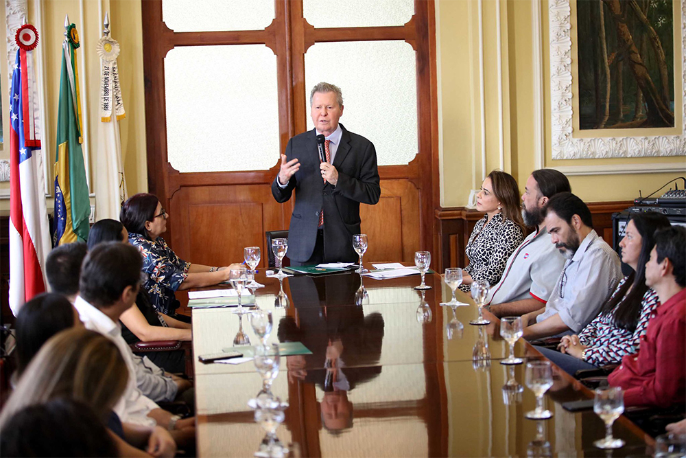 350 ANOS DE MANAUS Prefeito anuncia reforma de 42 espaços esportivos 350 ANOS DE MANAUS Prefeito anuncia reforma de 42 espaços esportivos