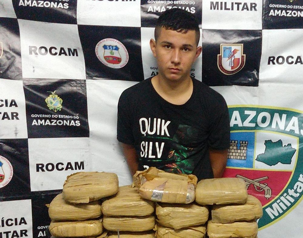 Homem é preso com 23 tabletes de drogas no Novo Aleixo Homem é preso com 23 tabletes de drogas no Novo Aleixo